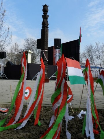 2017. március 15. 38